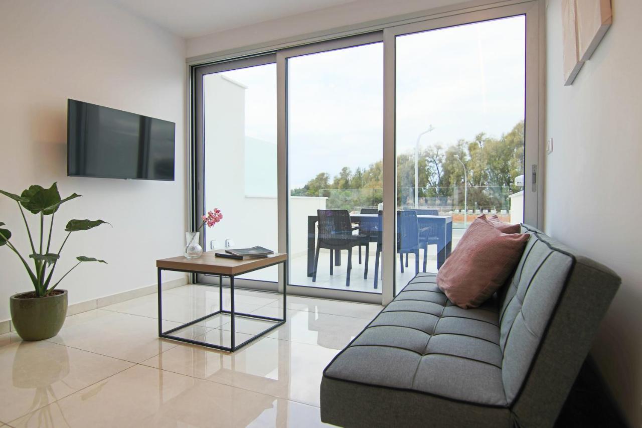 Phaedrus Living - Seaside Luxury Flat Harbour 104 Apartment Paphos Bagian luar foto